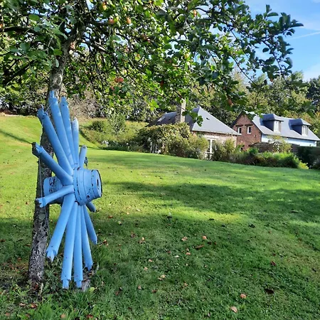 Couette-café Les Petits Matins Bleus - D'hôtes Les Pommiers