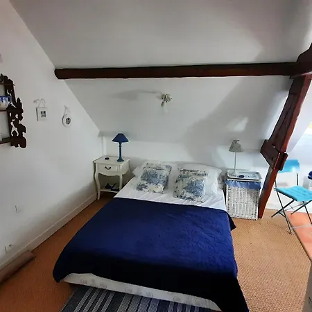 Couette-café Les Petits Matins Bleus - D'hôtes Les Pommiers 3*